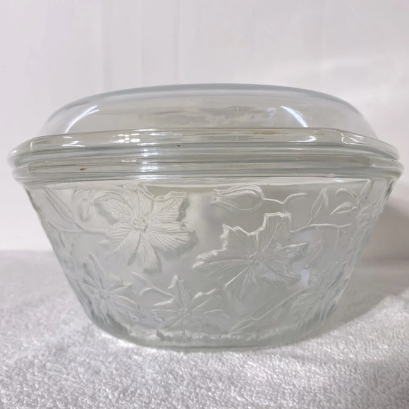 Vintage Fantasia By Princess House Textured Grapevine 6 qt Glass  Casserole Dish - Picture 4 of 14